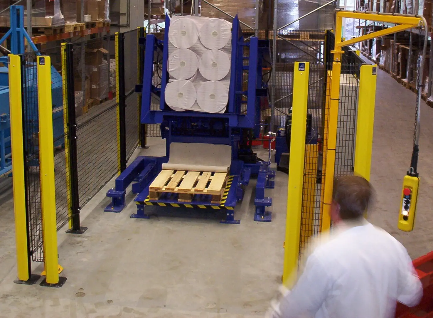 Pallet changer bobines basculees